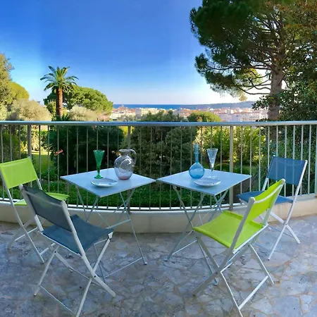 Sea View & Gardens In Антиб
