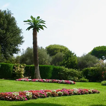 Sea View & Gardens In Апартаменты *