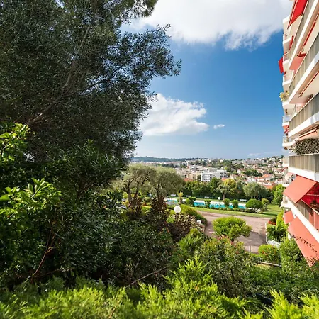 Sea View & Gardens In Апартаменты