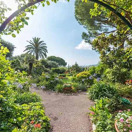 Апартаменты Sea View & Gardens In *