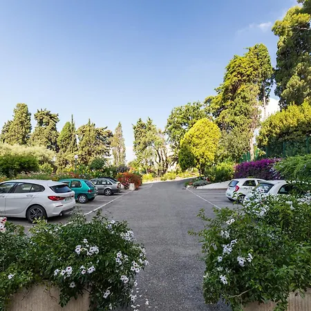 Sea View & Gardens In Апартаменты *
