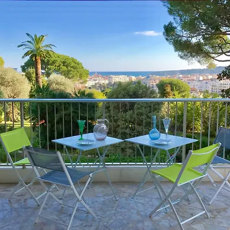 Sea View & Gardens In *