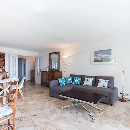 Sea View & Gardens In *